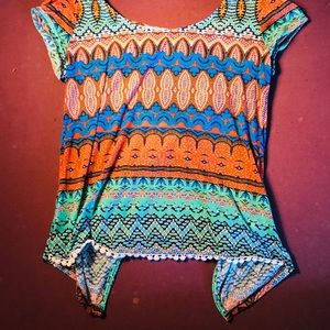 wide neck hole/ colorful patterned shirt